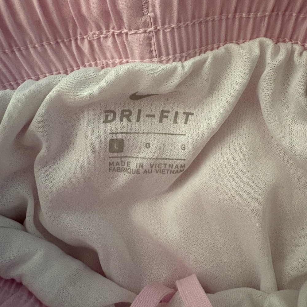 Nike girls 10/12 Light Pink Athletic Shorts New - Picture 3 of 3